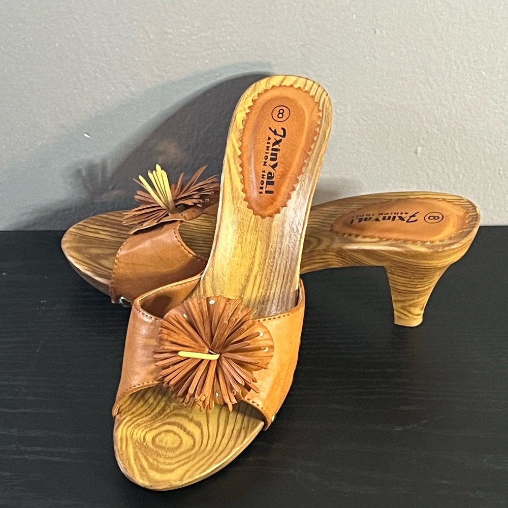 Brown Leather Heeled Sandals with Floral Accent